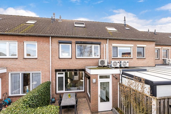 Foto - Te koop:  Verzorgde tussenwoning in Fijnaart!